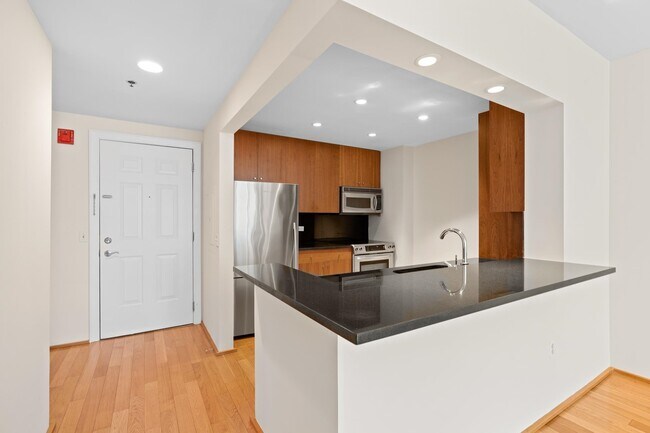 Building Photo - 3117 City Pl