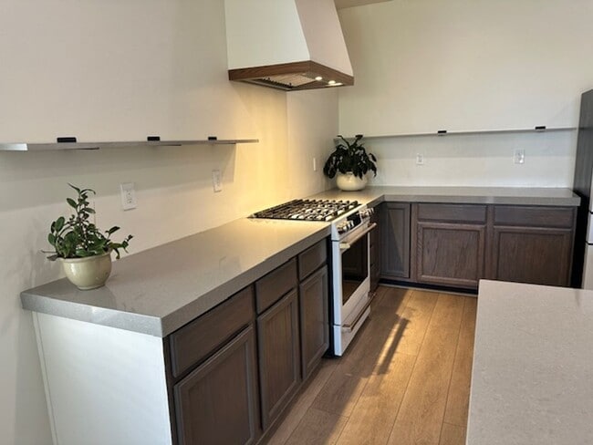 Building Photo - Active Senior Community for 55 and oldaer! Located in beautiful Sun City, Roseville.