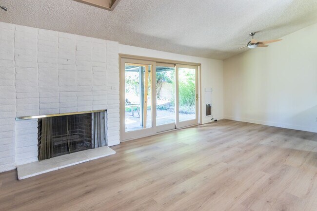 Foto del edificio - 9635 Gerald Ave