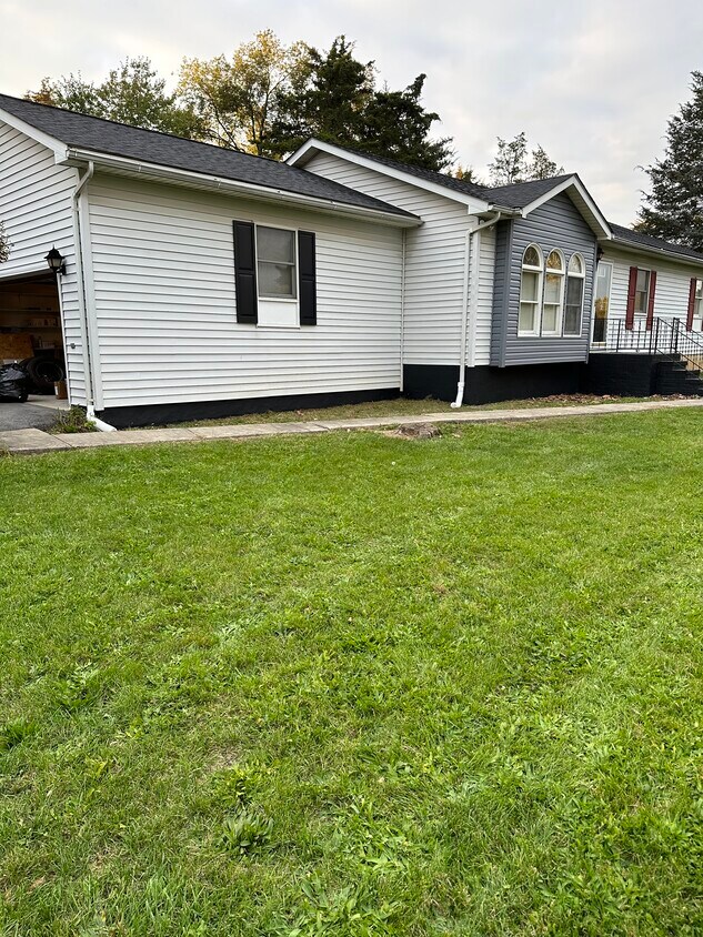 Primary Photo - 199 Pickette Ave