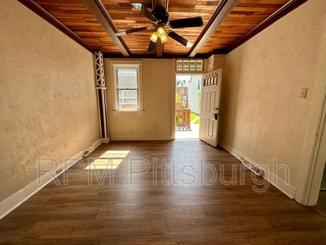 Building Photo - 817 N Sheridan Ave