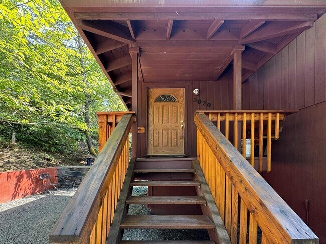 Building Photo - 5020 Saratoga St