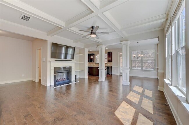 Building Photo - 2396 Whiteoak Dr SE