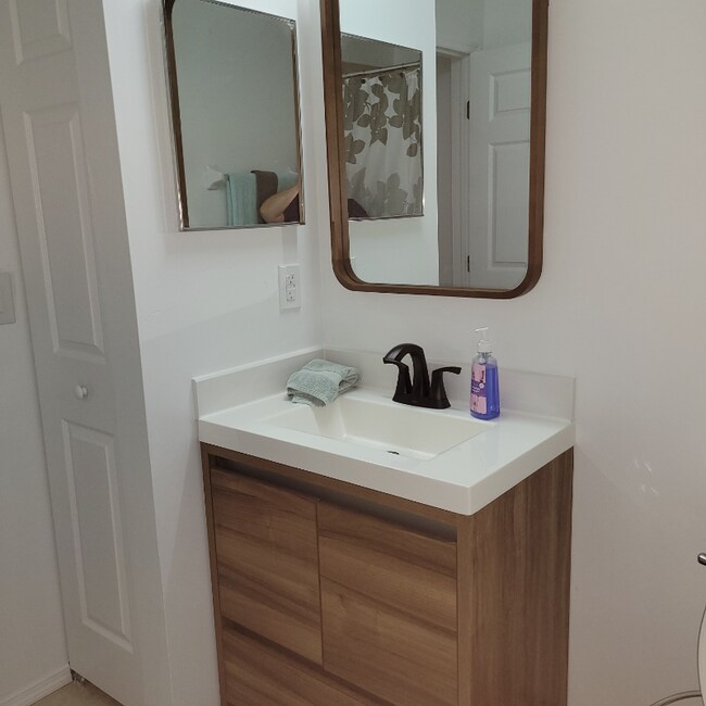 Building Photo - 15999 Mandolin Bay Dr