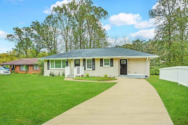 Building Photo - 2150 Macon Dr SE