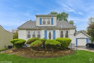 Building Photo - 1282 River Dr
