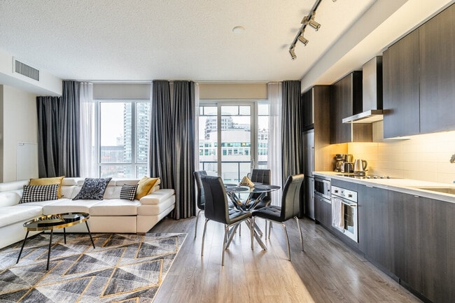 Photo du bâtiment - 300 Front St W