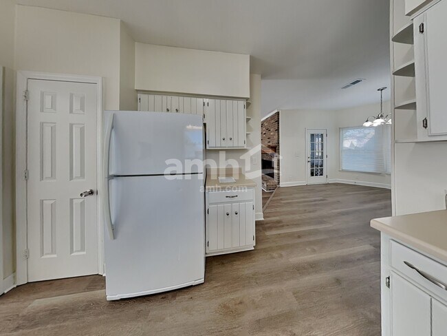 Foto del edificio - 7012 Poplar Creek Trce