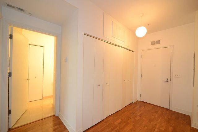 Foto del edificio - 565 W Quincy St