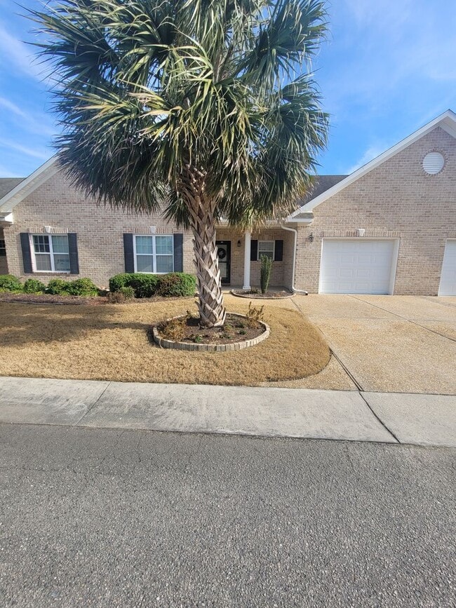 This 3 bedroom 2.5 bath brick townhouse with one car garage is located in Westgate Shoreline subd... - This 3 bedroom 2.5 bath brick townhouse with one car garage is located in Westgate Shoreline subd...