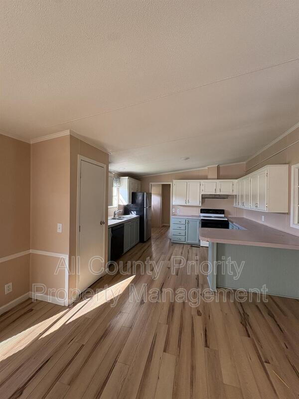 Foto del edificio - 1916 NC Hwy 210