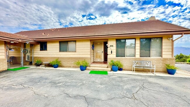 Building Photo - Beautiful Scenic Country Property with Vie...