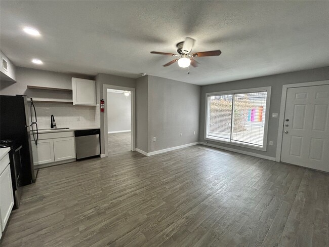 Building Photo - 219 Marshall St