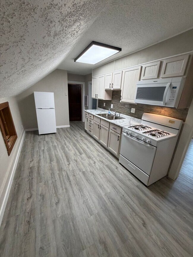 Foto del edificio - 614 N Chestnut Ave