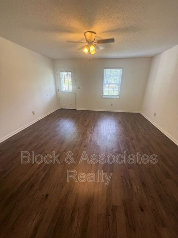 Foto del edificio - 651 W Mine St