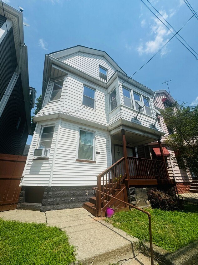 Primary Photo - 487 Nye Ave