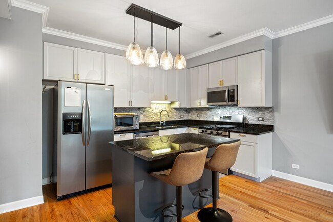 Foto del edificio - 1435 W Addison St