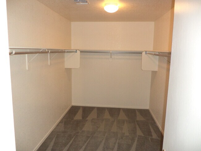 Foto del edificio - 6179 E Bramble St