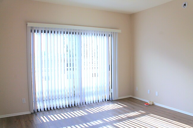 Building Photo - Sherman Oaks Renaissance