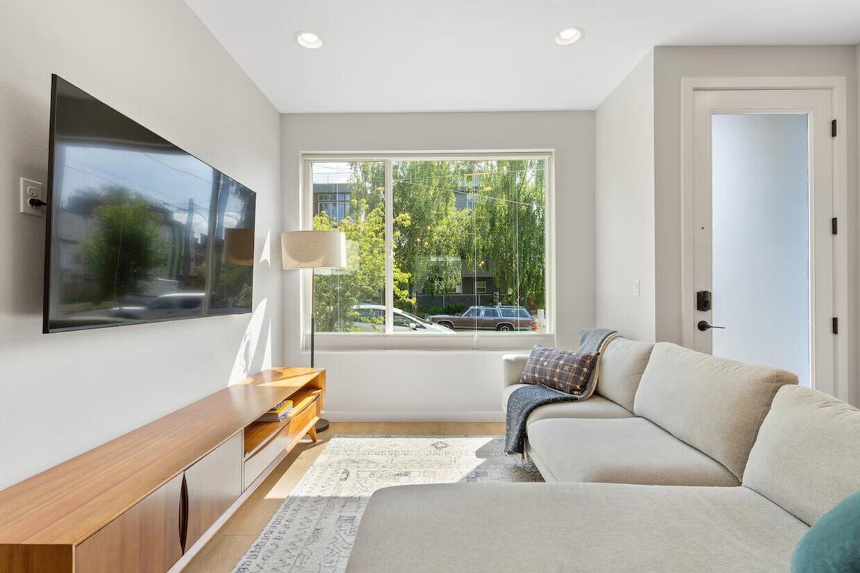 Foto principal - 6501 23rd Ave NW