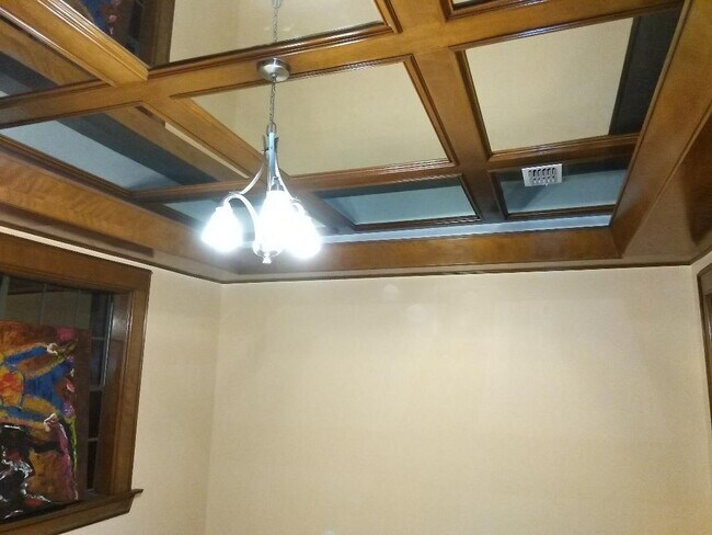 Techo de espejos - 601 N 16th St