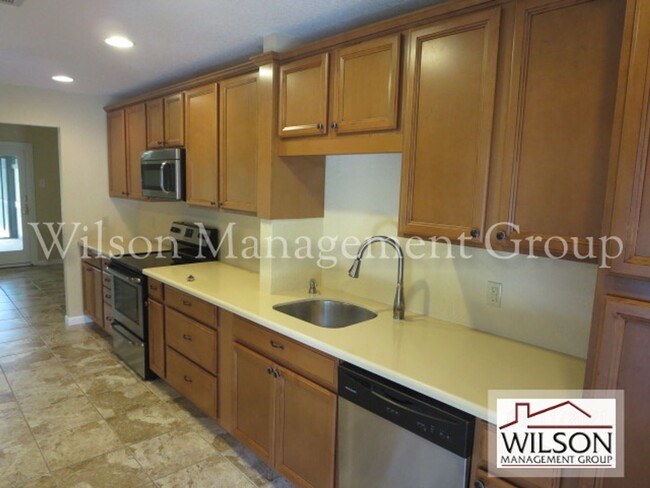 Building Photo - 3 br, 3 bath House - 458 Devon Place