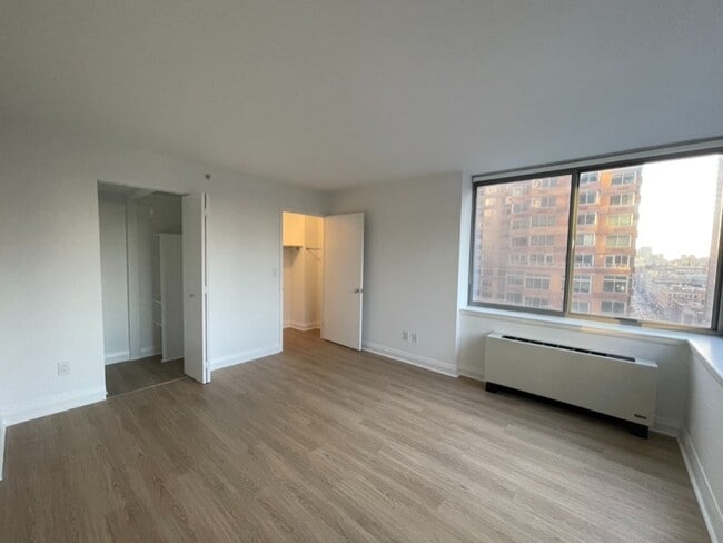 Foto del edificio - 50 W 30th St