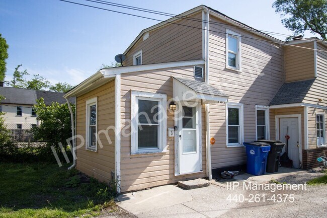 Foto del edificio - Bright 2BD Down of Multi-Family- Cleveland...