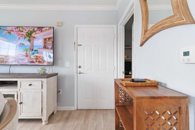 Foto del edificio - Beautiful, updated 2/2 unit with water vie...