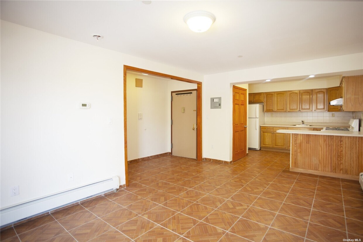 Foto principal - 62 Tompkins Ave