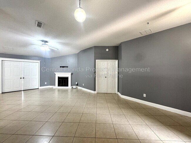 Foto del edificio - 8120 Lesia Cir