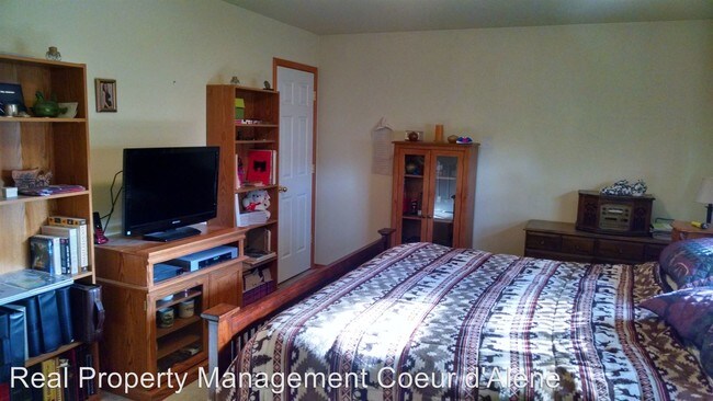 Building Photo - 1410 E Elderberry Cir