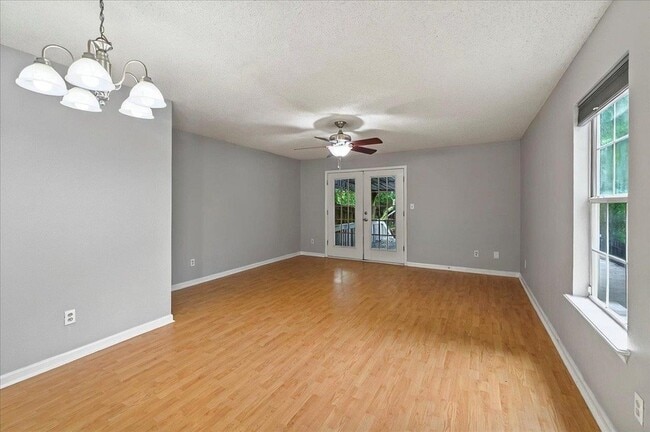 Foto del edificio - 3001 Oak Park Ct
