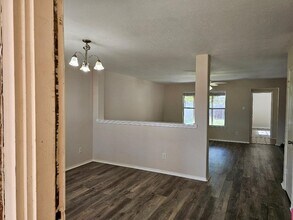 Building Photo - 6727 Stonecross Creek Ln
