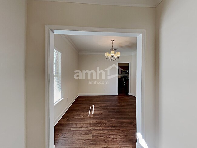 Building Photo - 2564 Beal Street