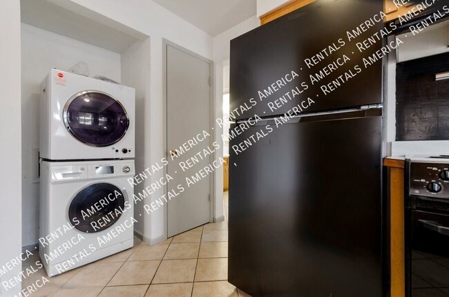 Building Photo - 5821 E North St