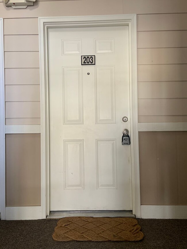 Building Photo - 2 BR Brookeside At Irving Park Condo, Conv...