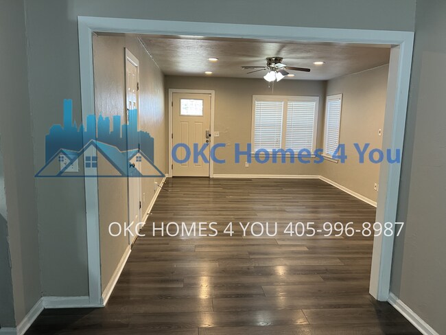 Building Photo - Save $300!  Contemporary 2 Bed Near I-44!