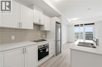 Building Photo - 461 Green Rd