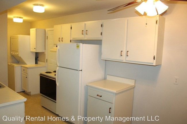 Building Photo - 2 br, 1 bath House - 7490 Hampton Dr.
