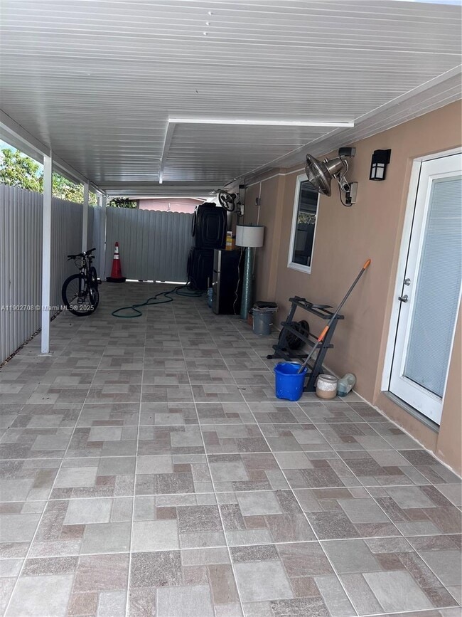 Foto del edificio - 934 SW 75th Ave