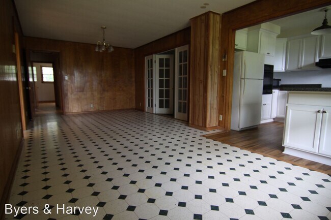 Building Photo - 3 br, 1.5 bath House - 2850 Ford Road