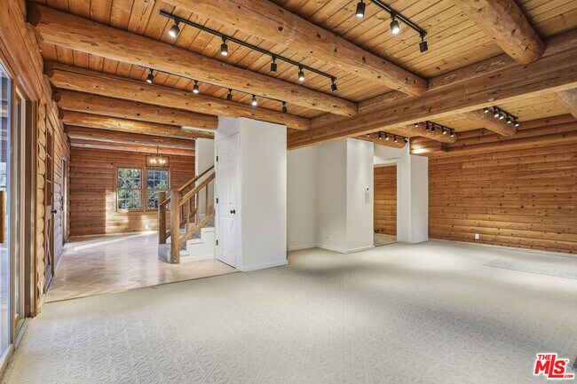 Foto del edificio - 373 Loftyhill Dr