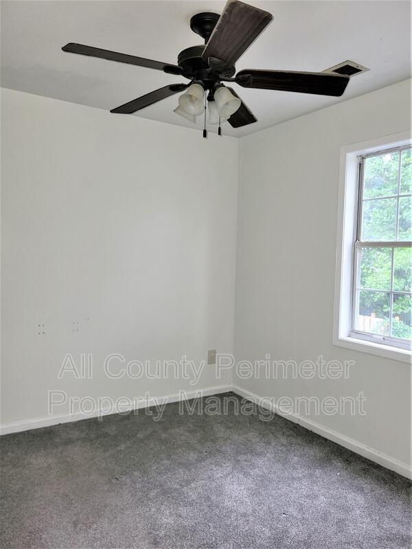 Building Photo - 8935 Pine Tree Cir