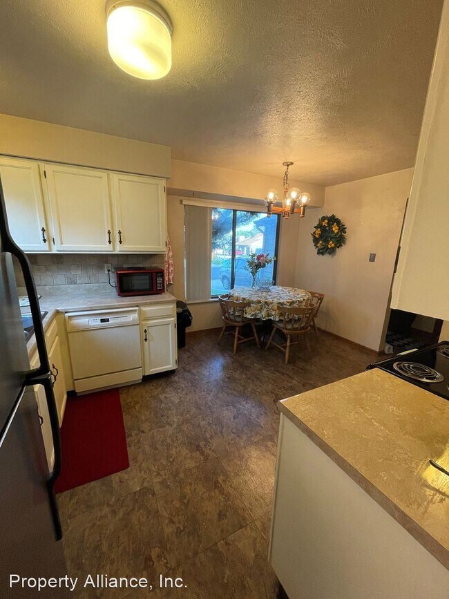 Building Photo - 3 br, 1.5 bath House - 7543 Eaton Street