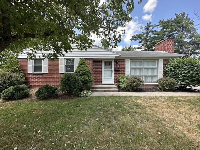 Building Photo - 1315 Bretton Dr