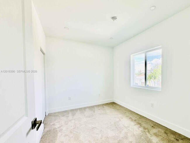 Foto del edificio - 8005 NW 14th Ct