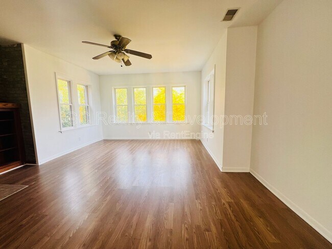 Foto del edificio - 6124 S Whipple St
