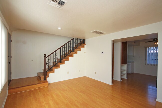 Foto del edificio - 74 S Meridith Ave