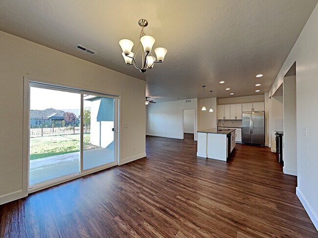 Building Photo - 400 E Sicily Dr